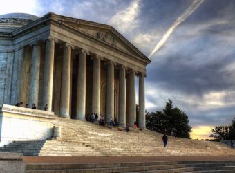 محل ٢٩٠ متر يصلح لأي نشاط تجاري